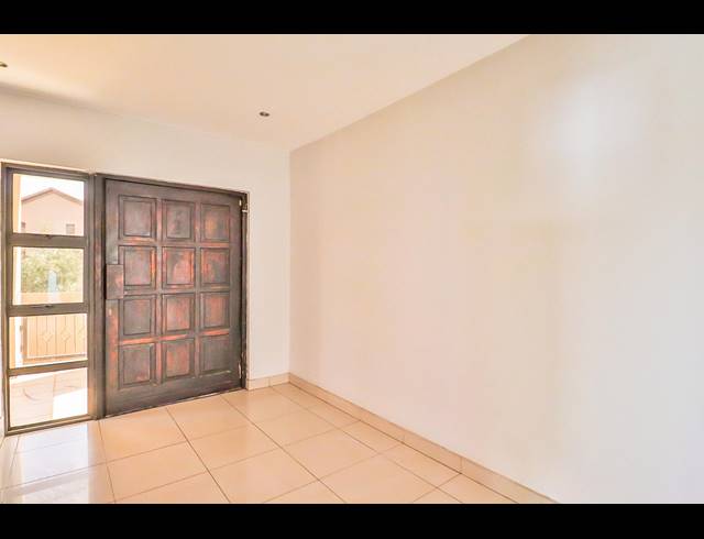 6 BEDROOM HOUSE SOLD IN XANADU